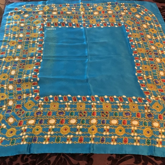 Chanel silk scarf (no tag) - Picture 4 of 4